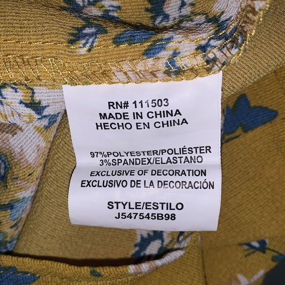 June & Hudson Floral Top - Picture 14 of 14